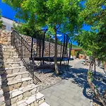 Palace Paulina 1b *